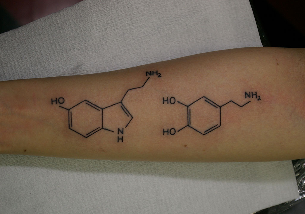 ドーパミンとセロトニンの化学式